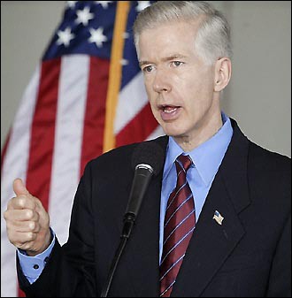 Gray Davis demonstrates the Power Fist